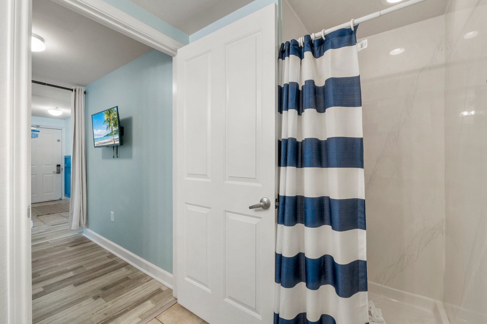 Full guest bathroom
