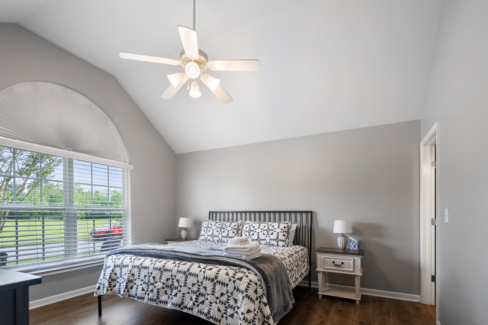 Master with king bed