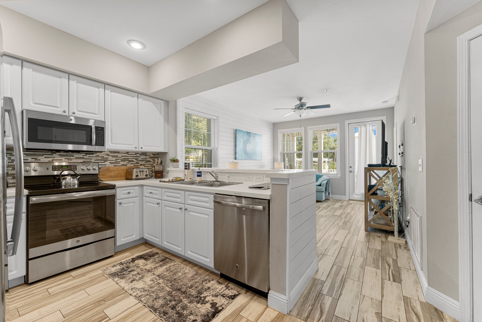 Full kitchen