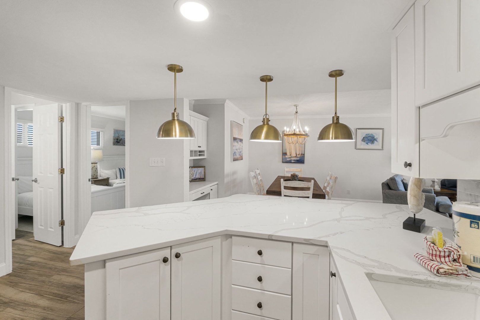 Kitchen island/breakfast bar