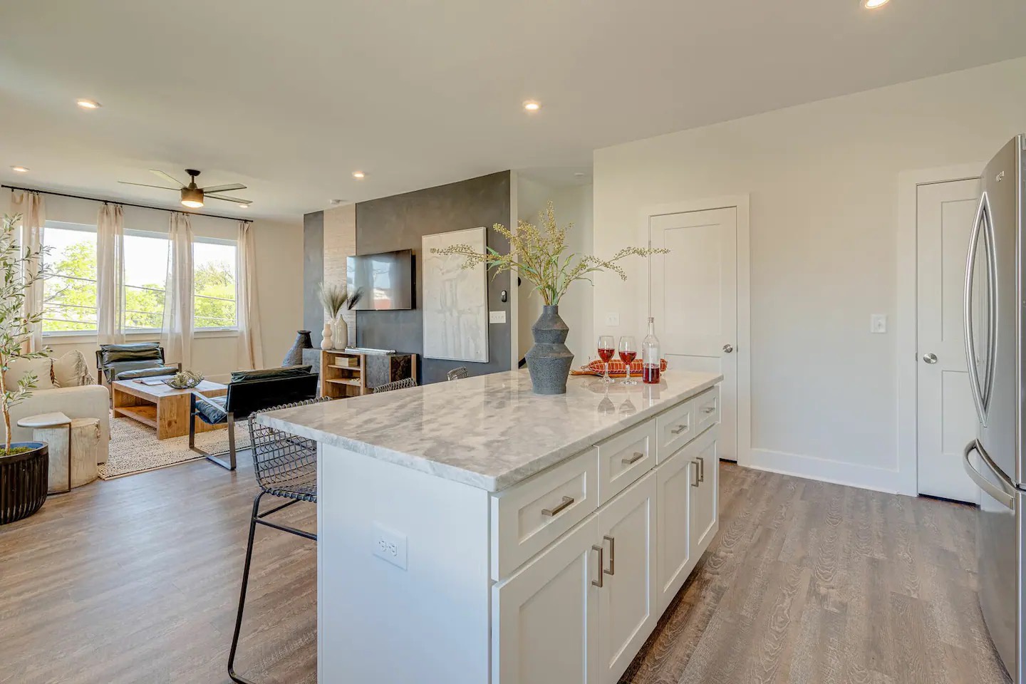 5631 - Fully equipped kitchen stocked with basic cooking essentials and stainless steel appliances.