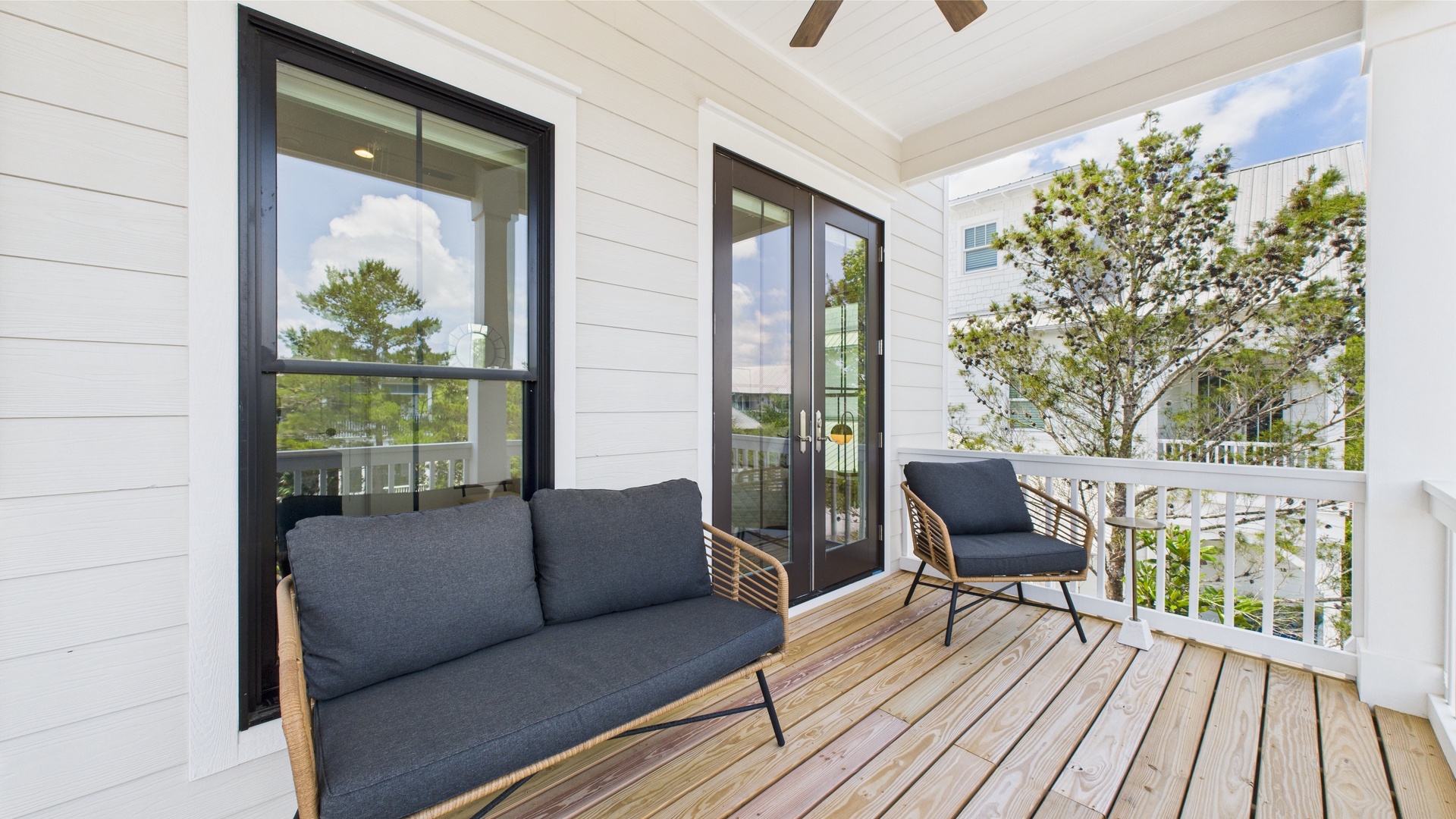 Second floor front facing balcony