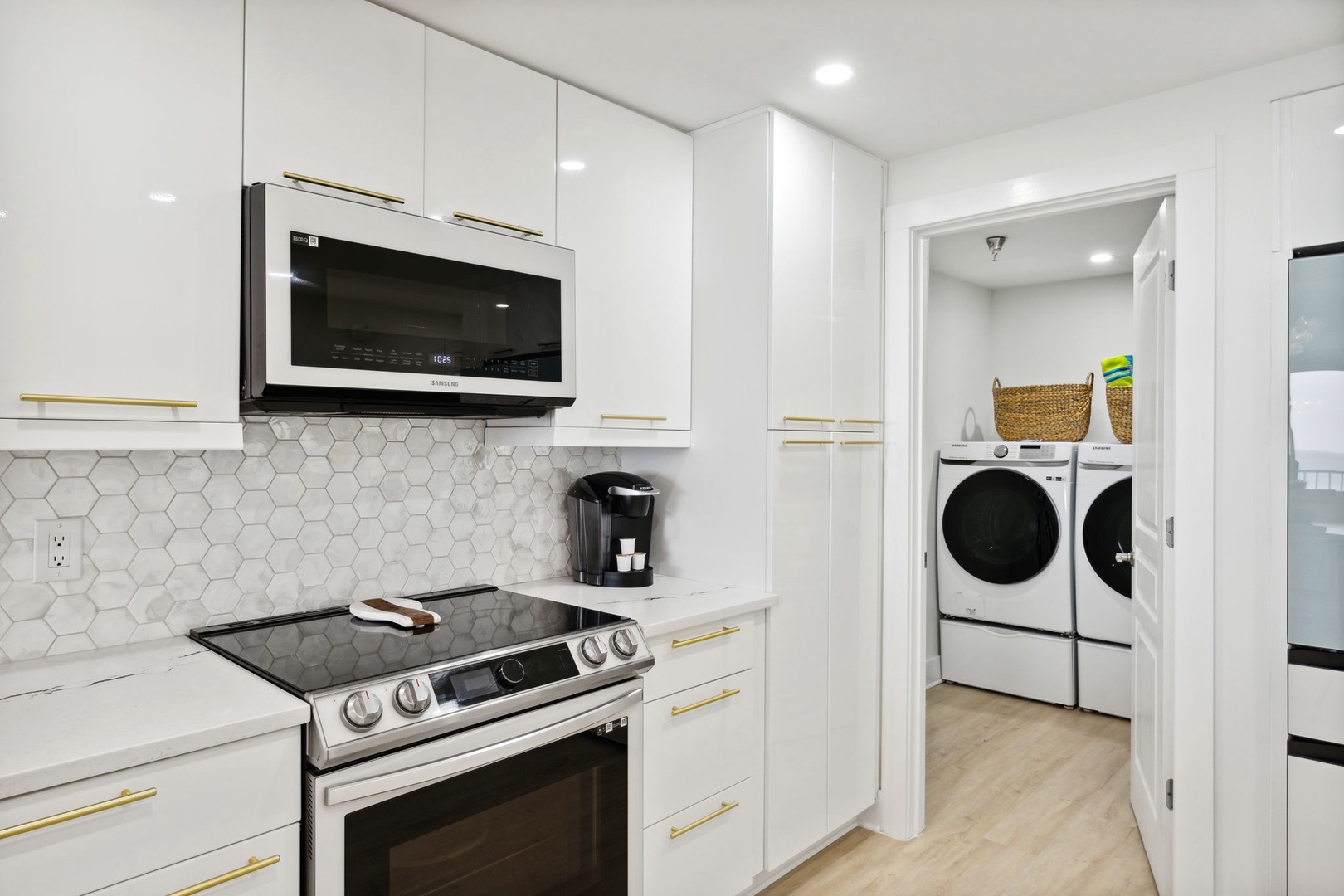 Full kitchen