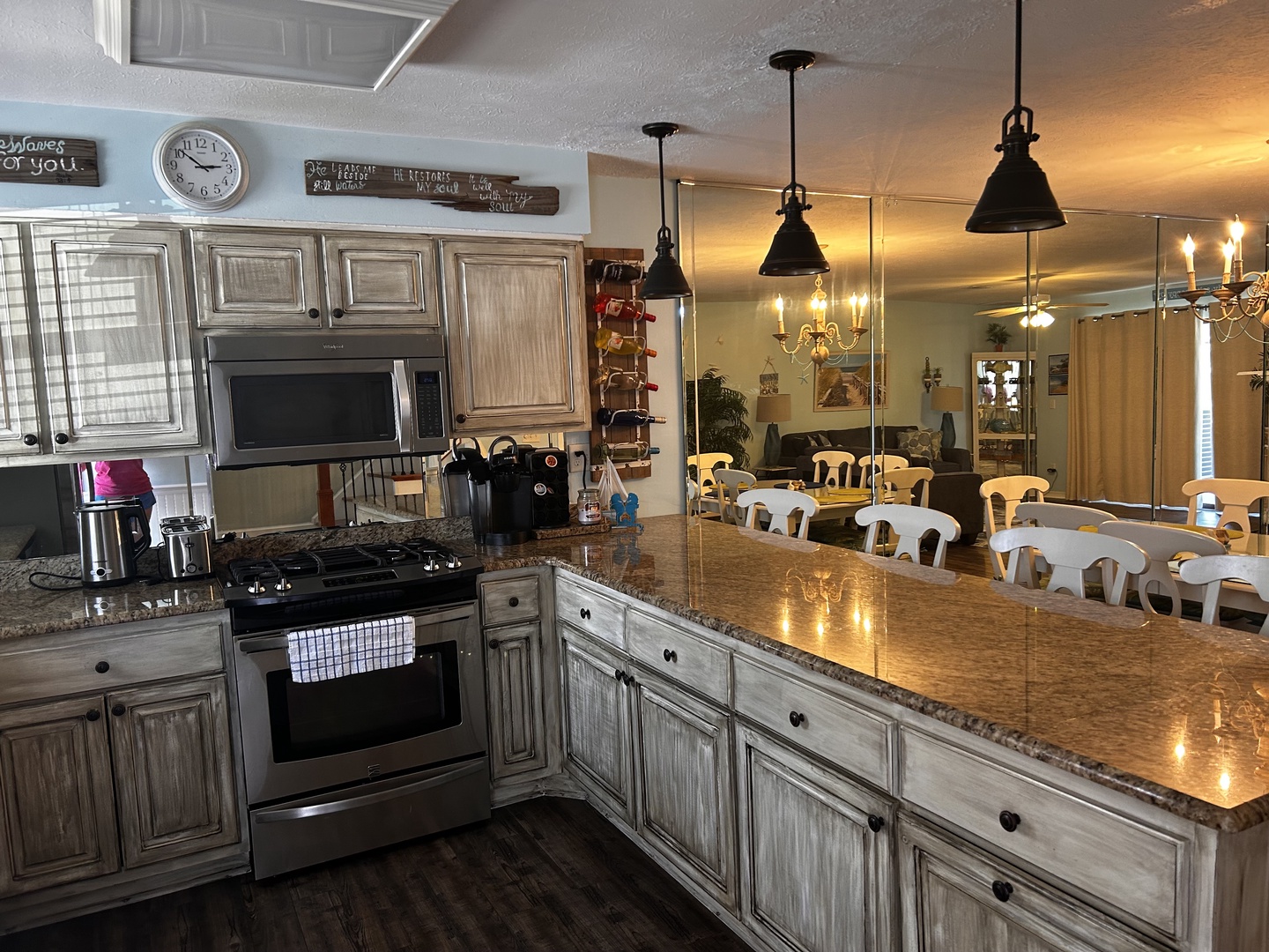 Fully applianced kitchen