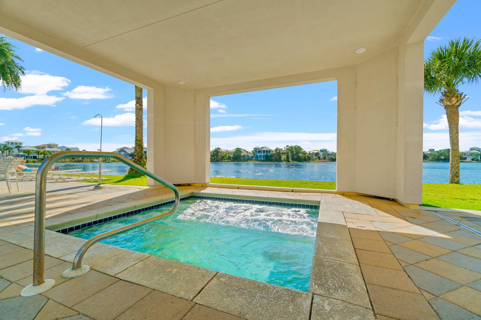 Jacuzzi tub