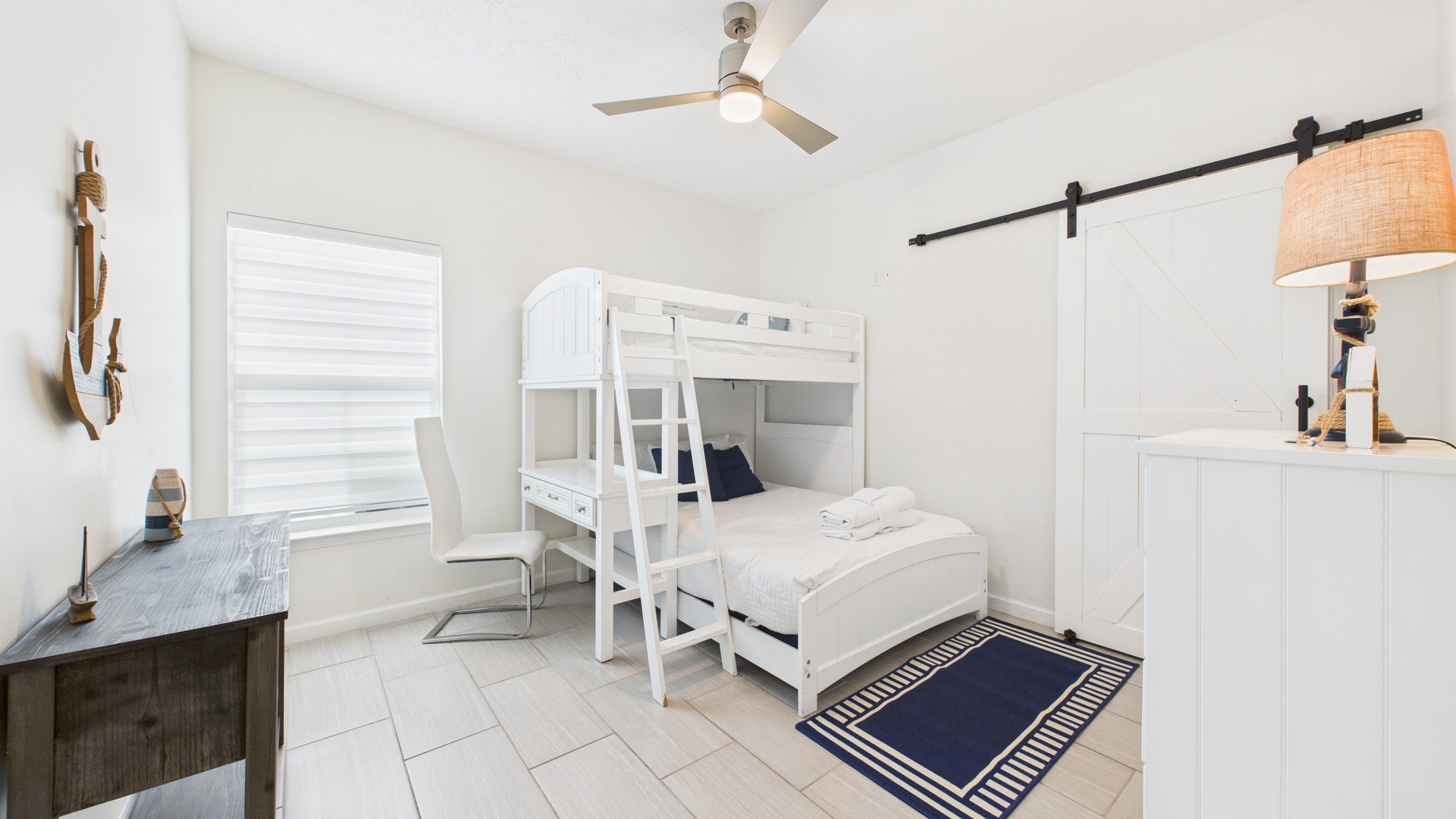 Guest bedroom with bunk-beds