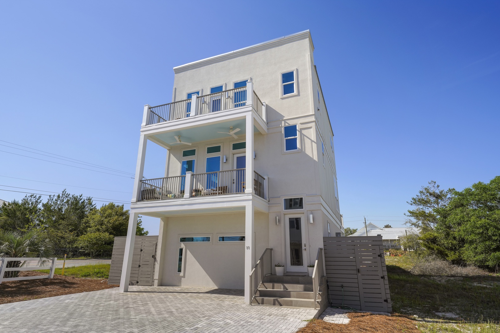 This unit is on Floor one of the house and has its own private entrance that is fully secure. It's the furthest studio from the pool.