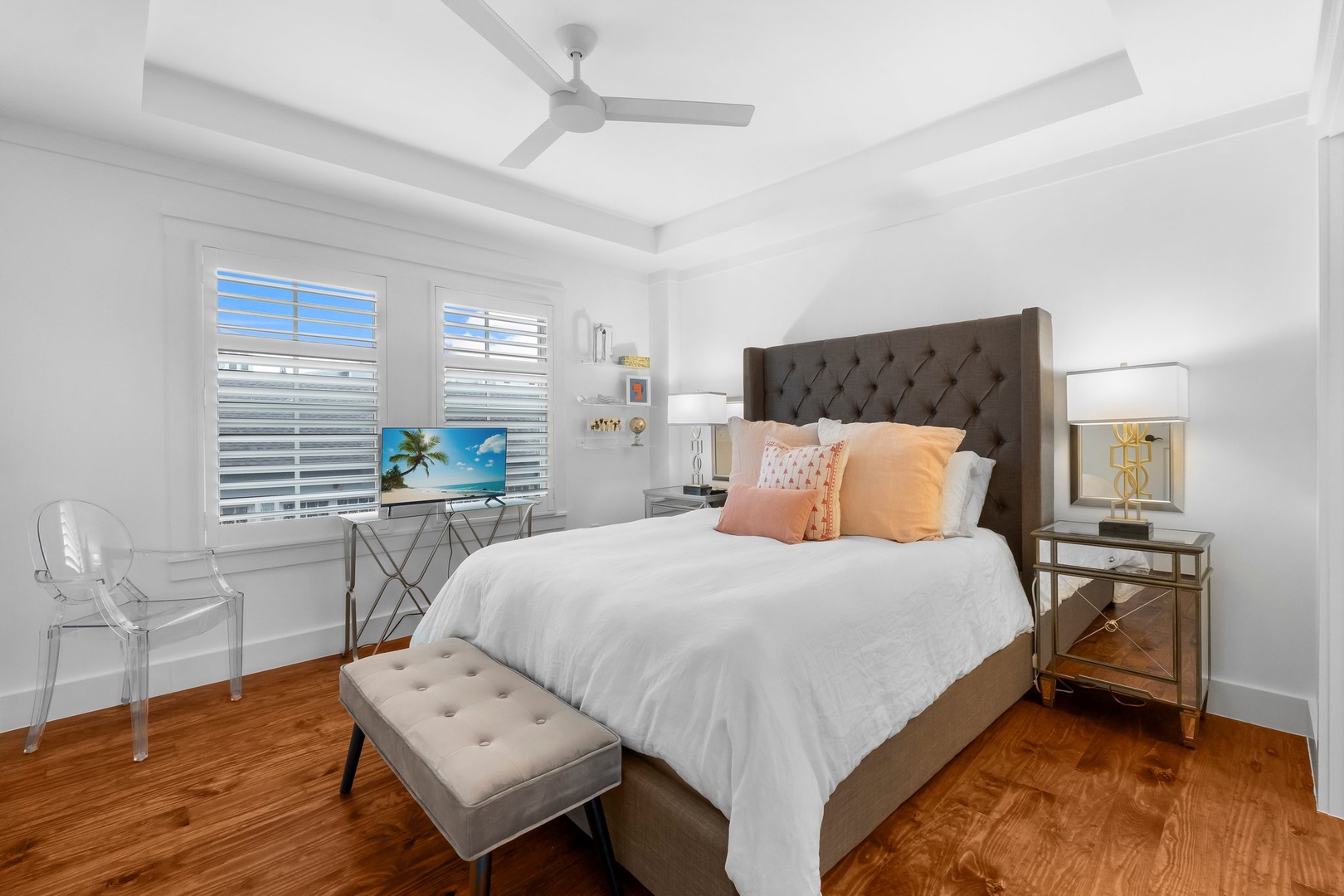 Guest bedroom with queen bed