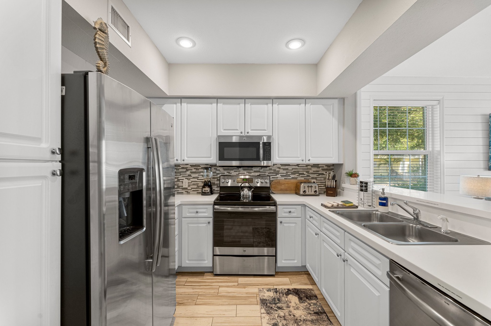 Full kitchen