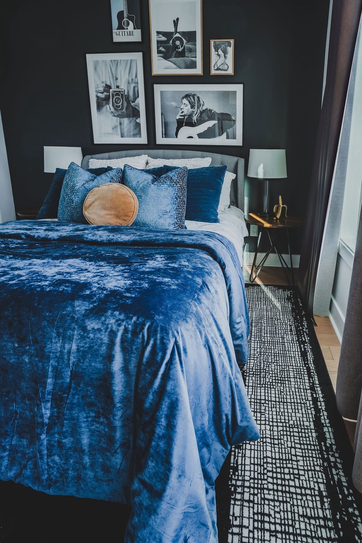 Fourth bedroom with queen bed and ensuite shared bathroom