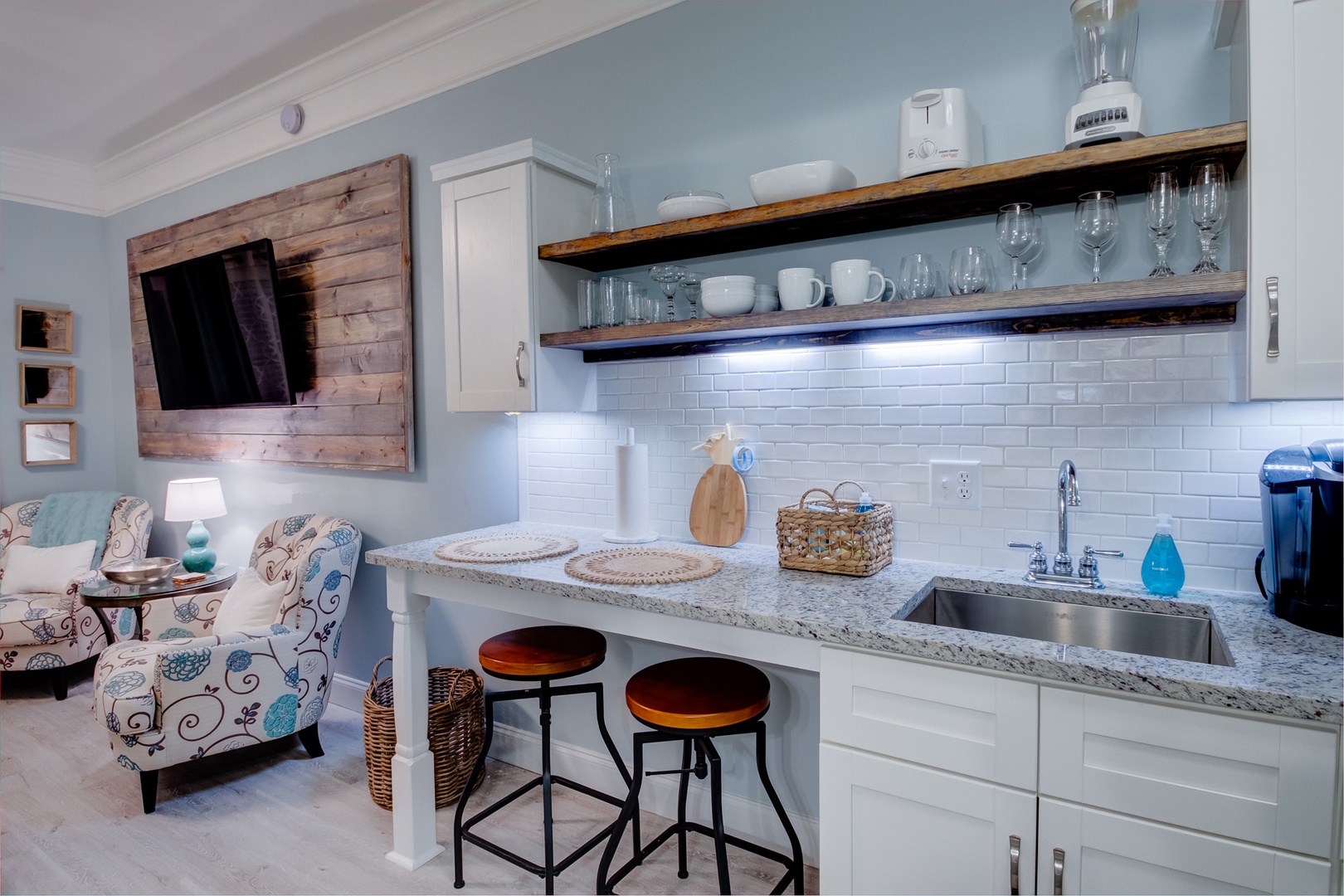 Kitchenette with seating area