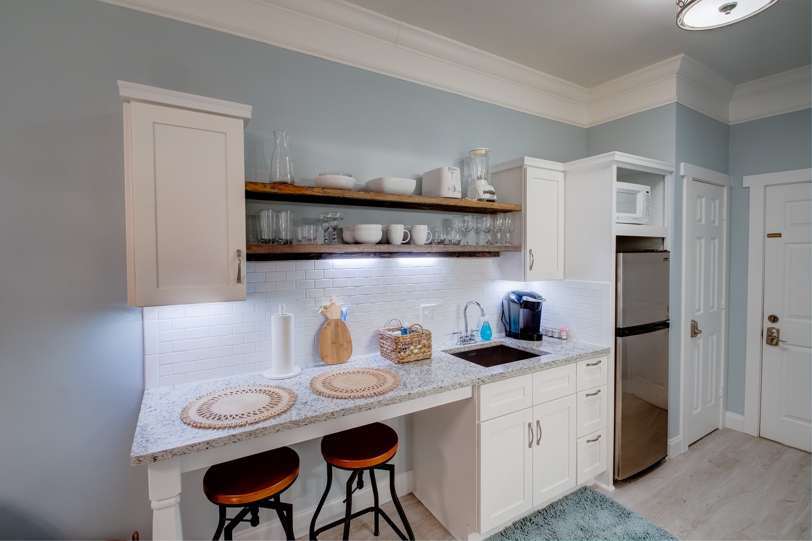 Kitchenette with seating area