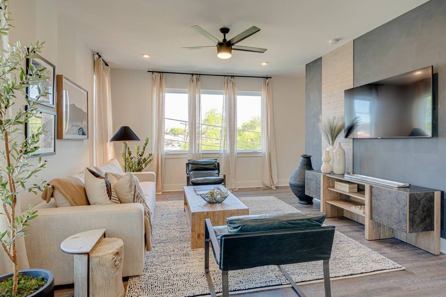 5631 - Light and Bright living room featuring flat-screen SMART TV and designer furnishings.