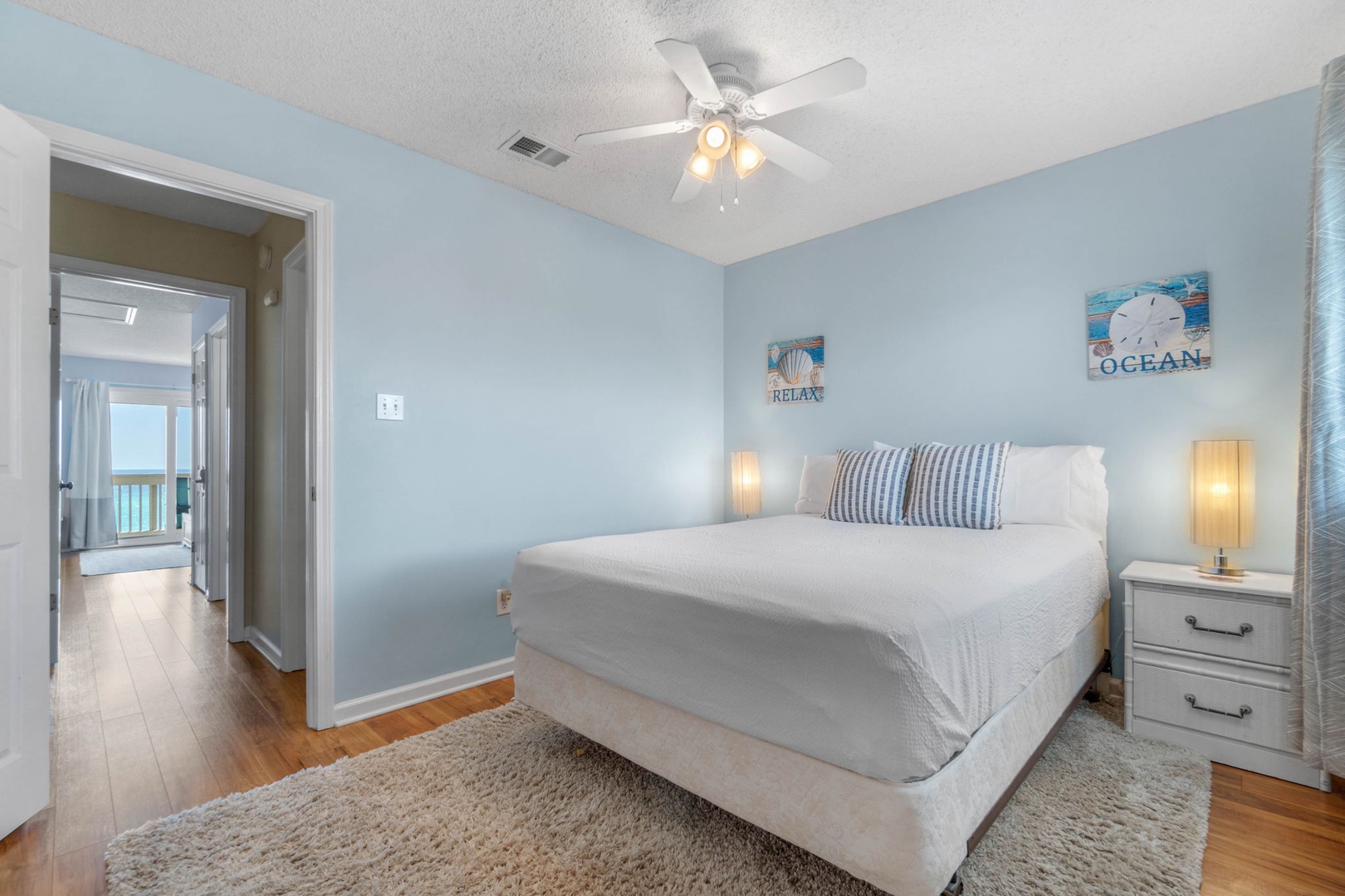 Guest bedroom with queen bed