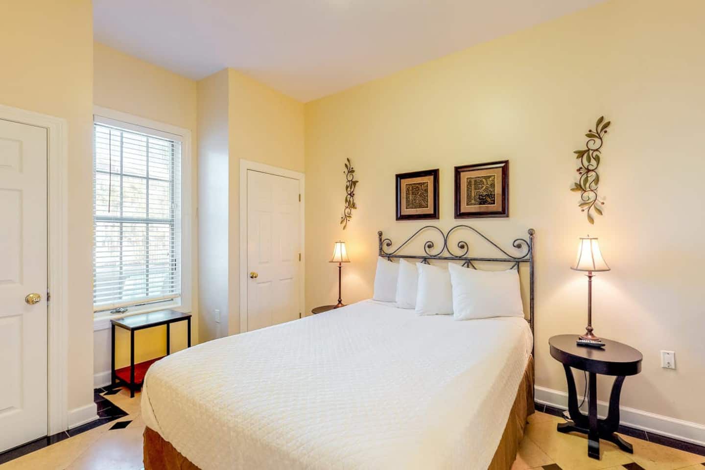 Ensuite king bedroom