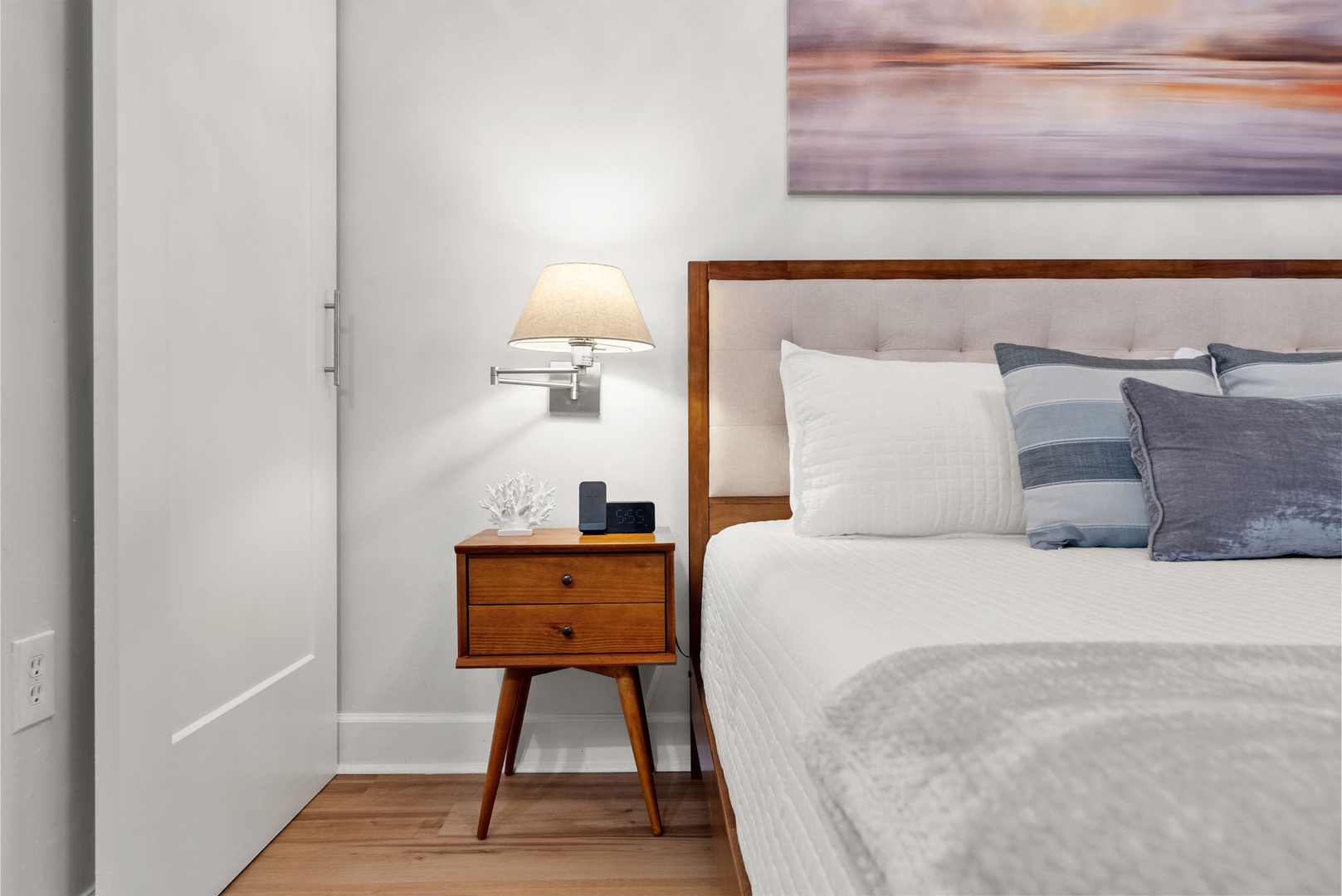 Main sleeping area with king bed (sleeps 2)