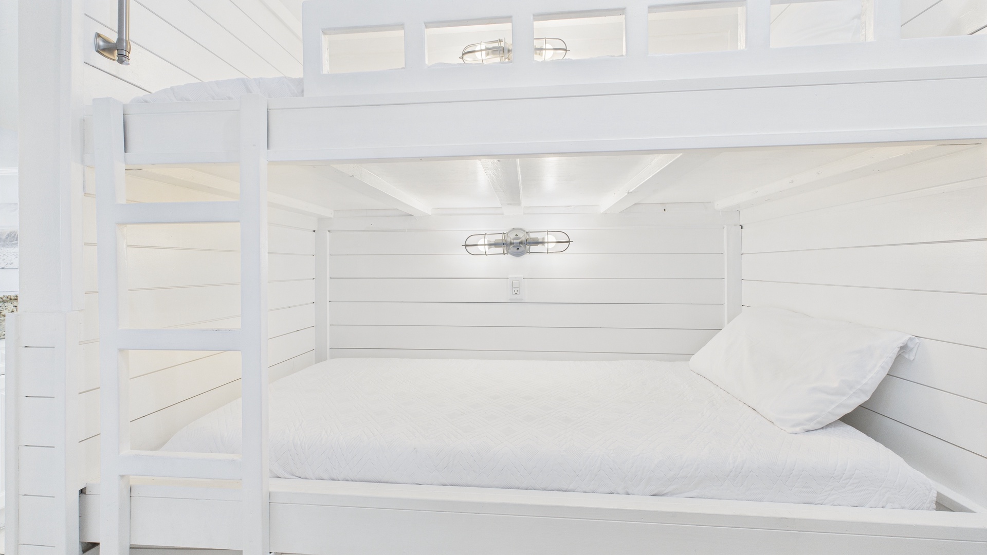 Twin-over-twin bunk beds in hallway (sleeps 2)