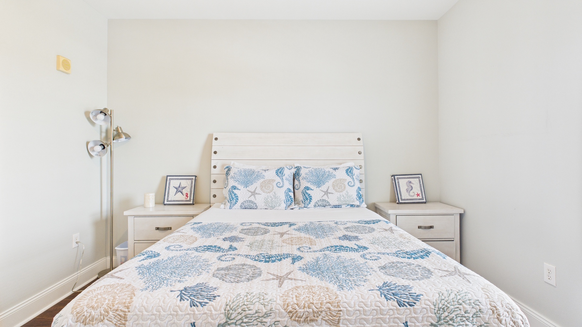 3rd bedroom with queen bed (sleeps 2)