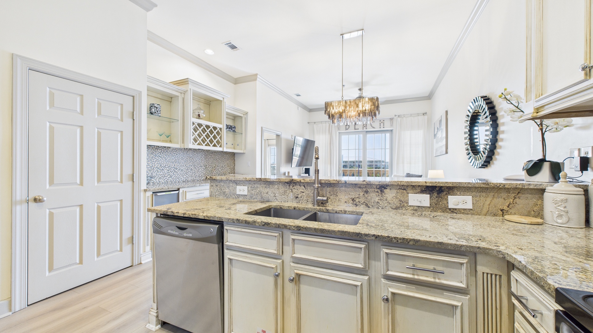 Kitchen fully equipped with all the cooking essentials