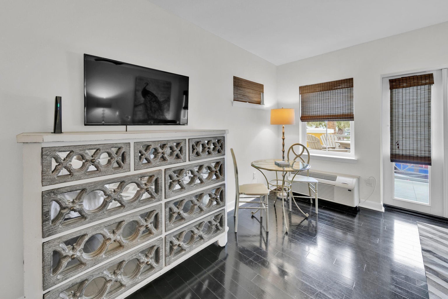 Entertainment center