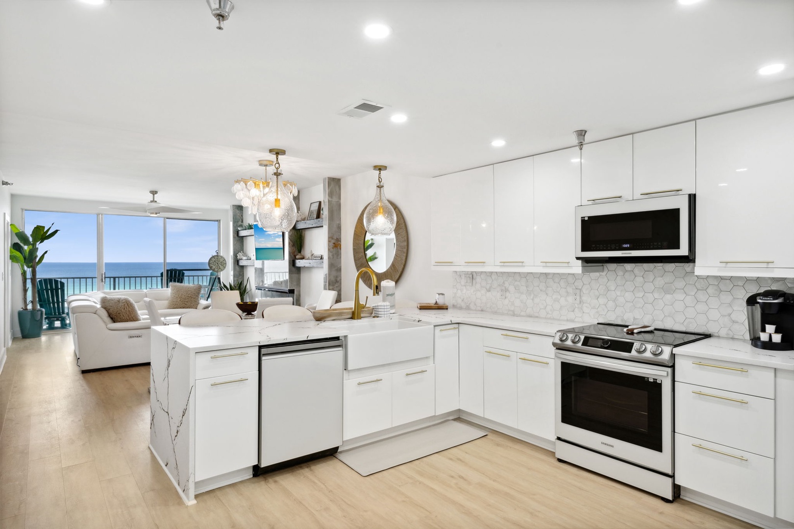 Full kitchen