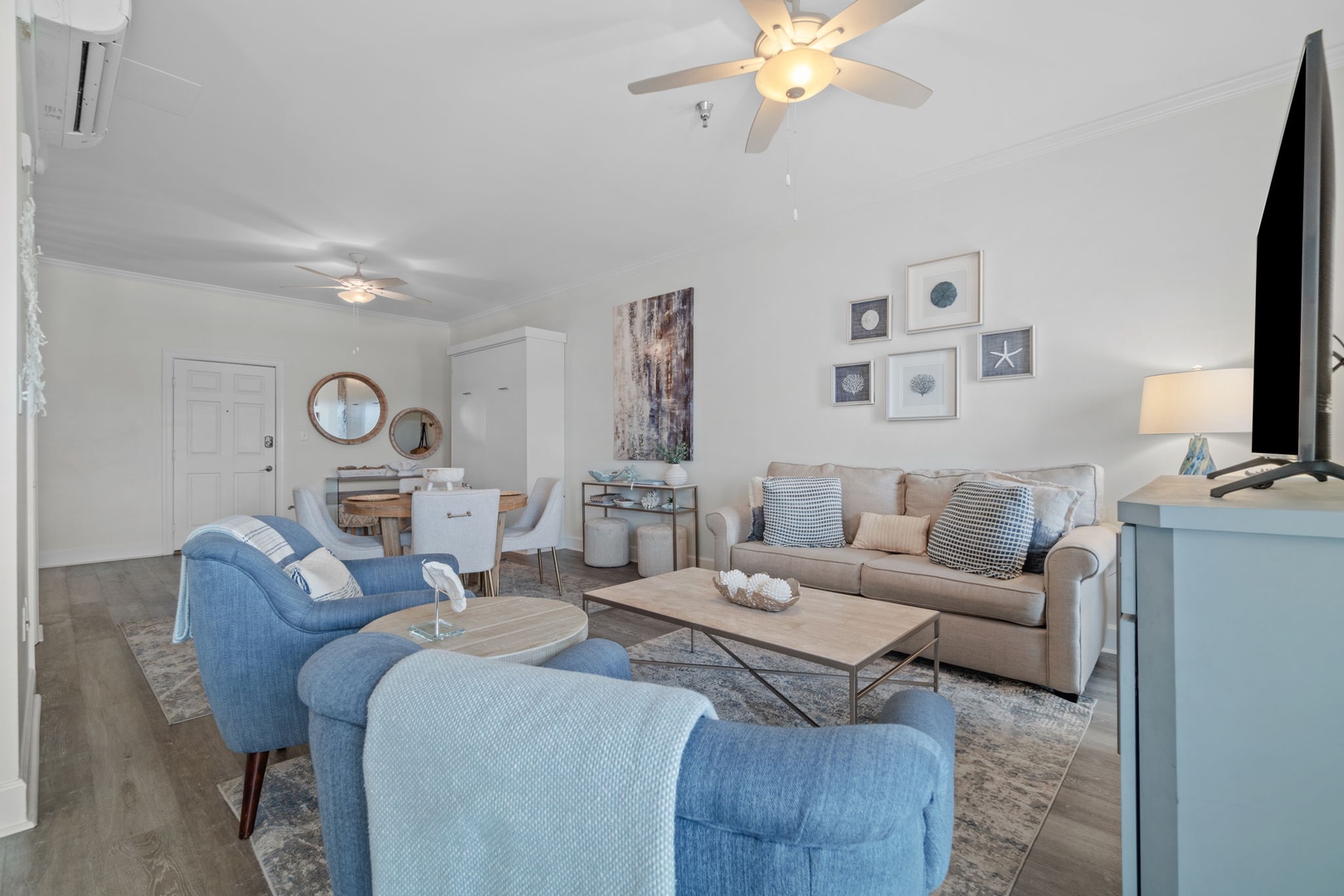 Large Living room with flat screen tv