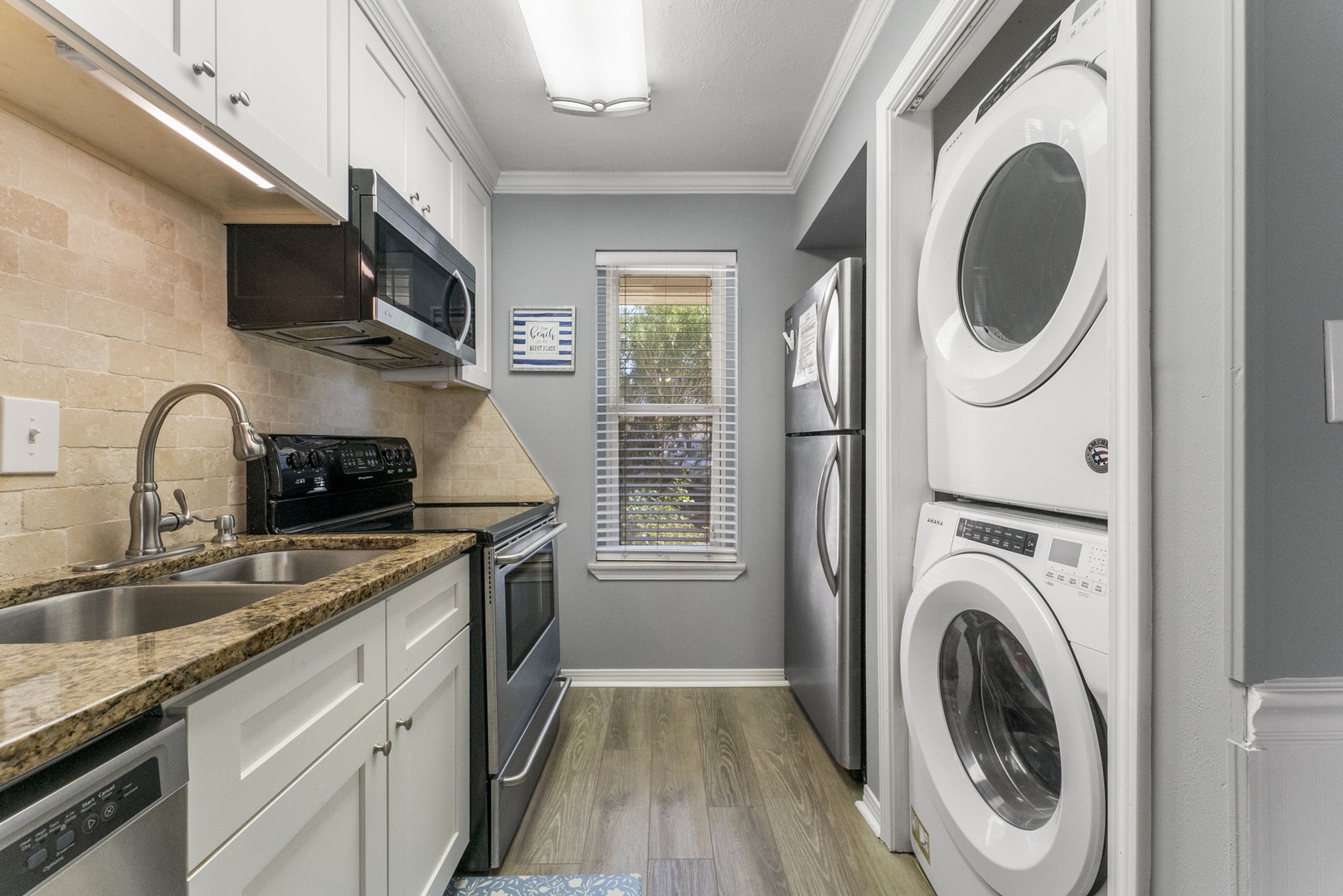 Full kitchen & washer and dryer