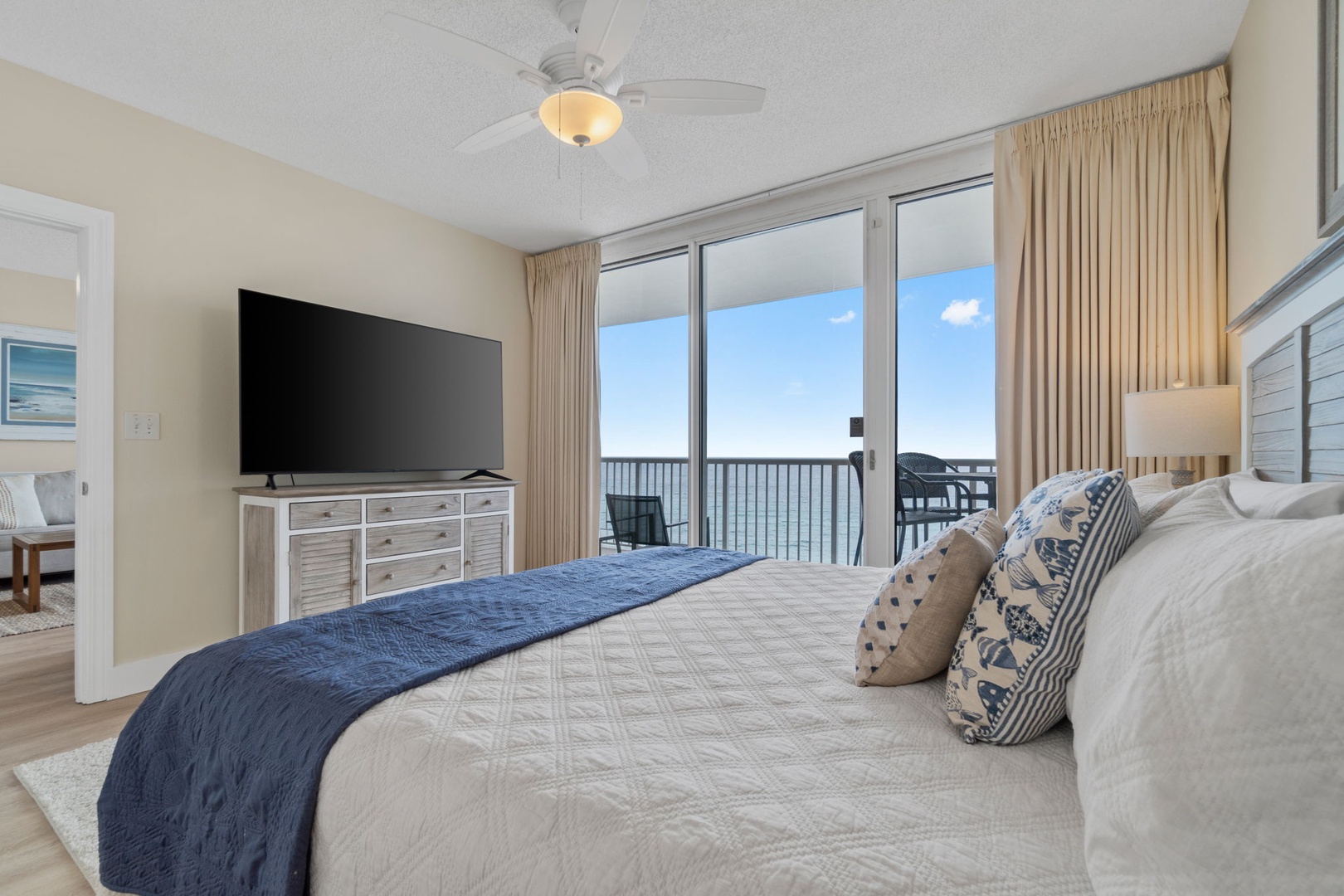 Ensuite King bedroom with balcony access