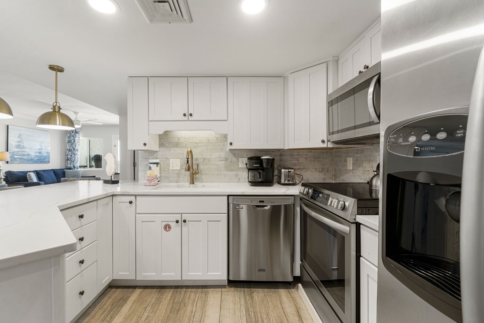 Fully applianced kitchen