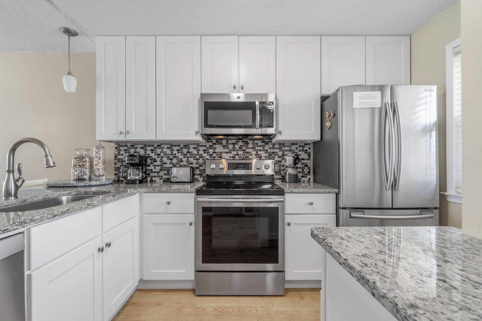 Fully applianced kitchen