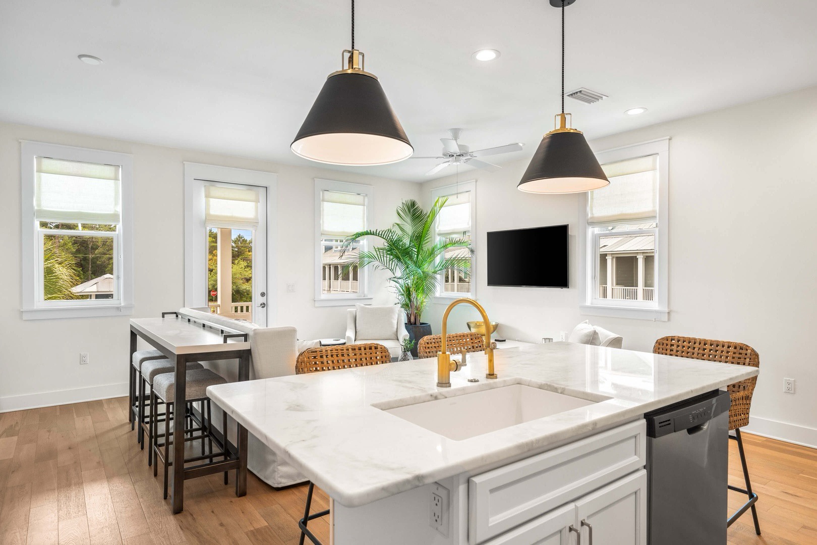 Full kitchen and breakfast bar with seating for 3