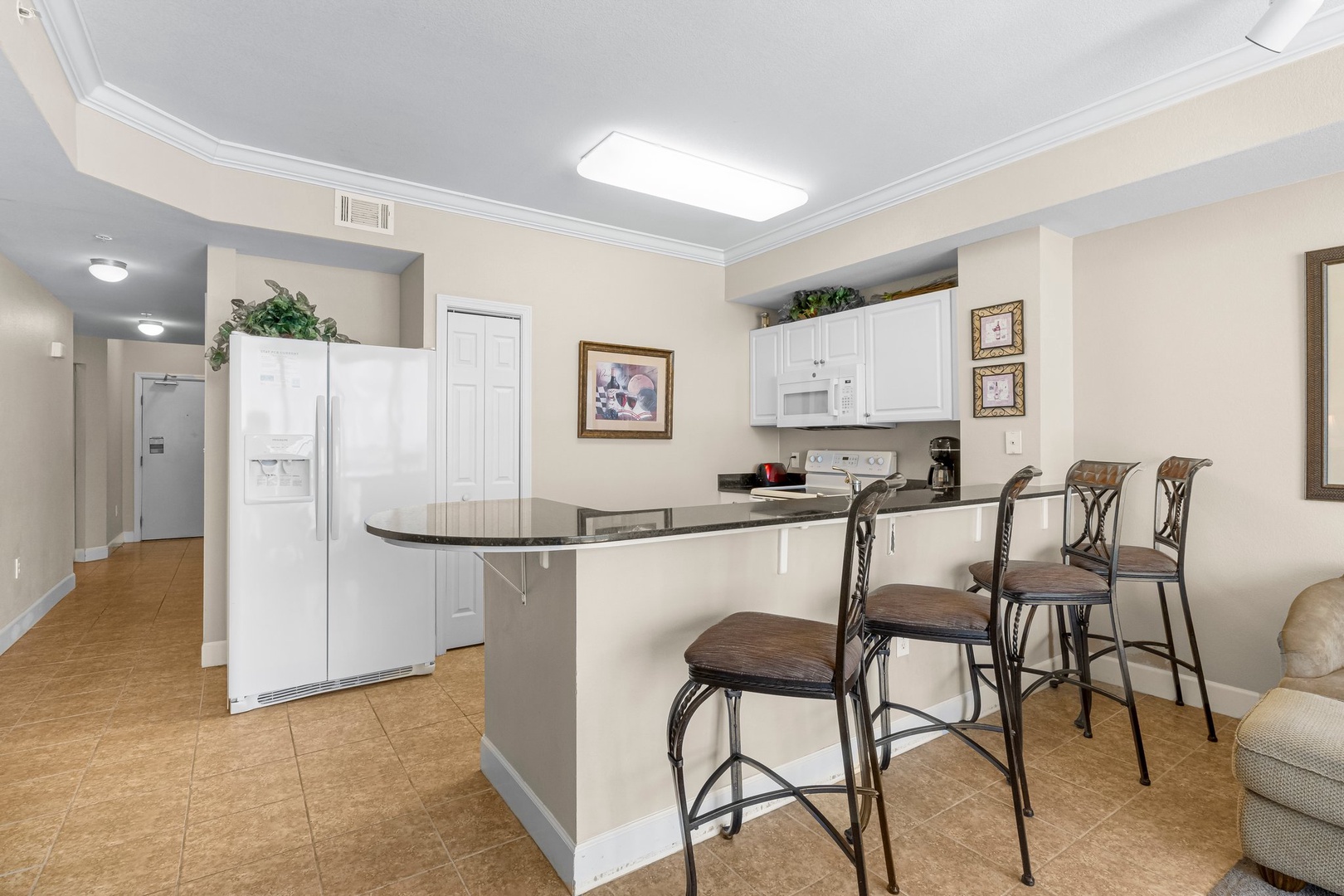 Full kitchen