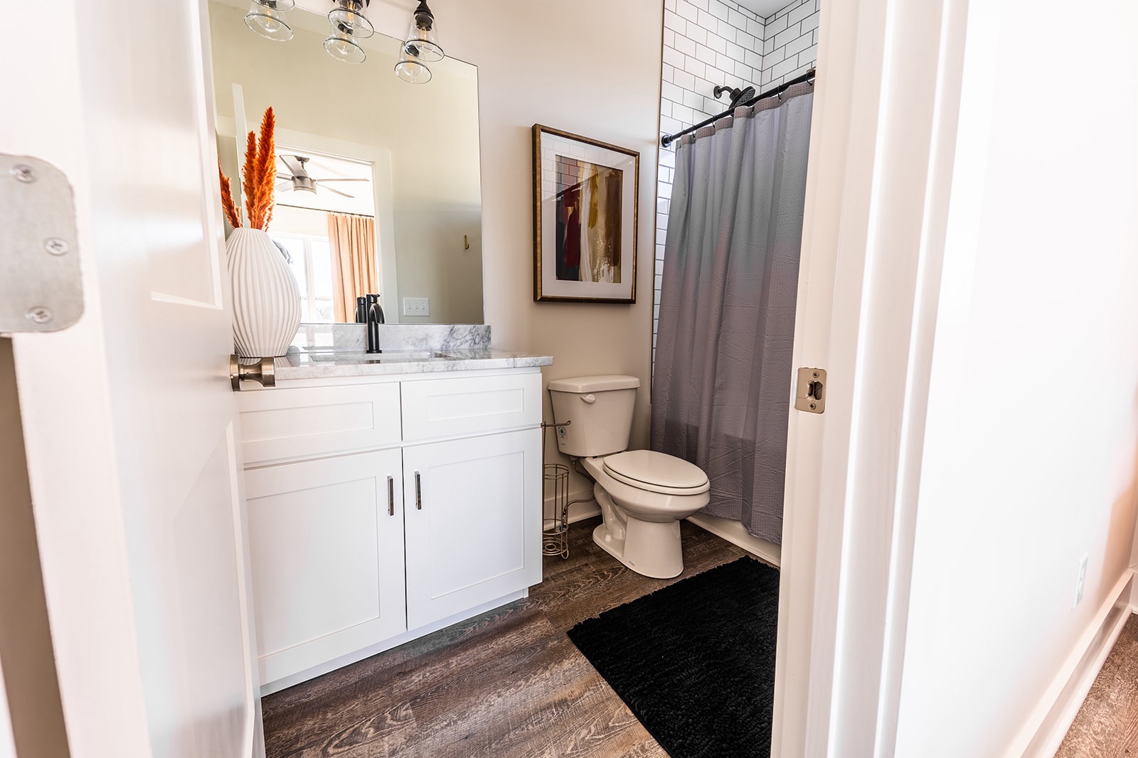 Second bed bathroom with shower and tub combo