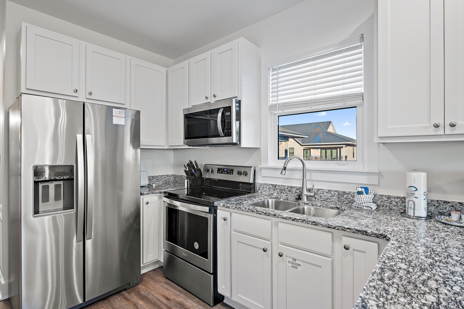 Fully applianced kitchen