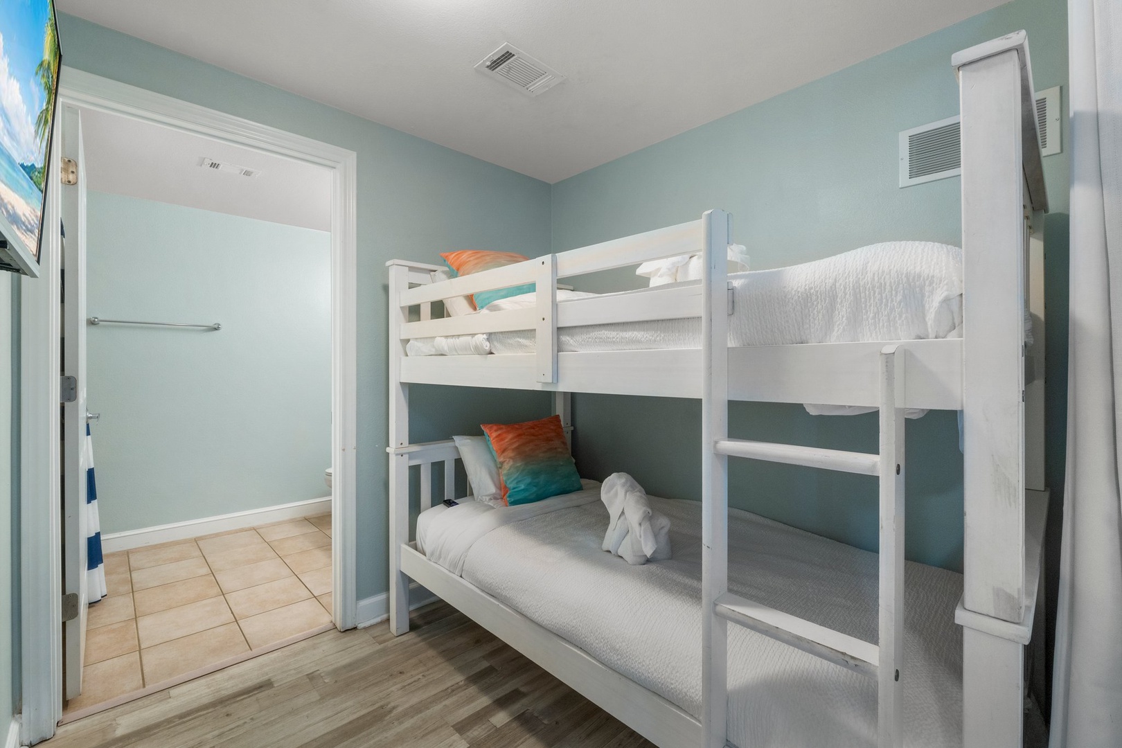 Bunk Beds-Sleeps 2