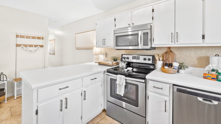 Full kitchen