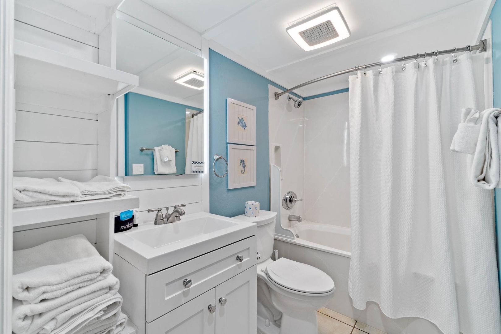 Bathroom with shower/tub combo