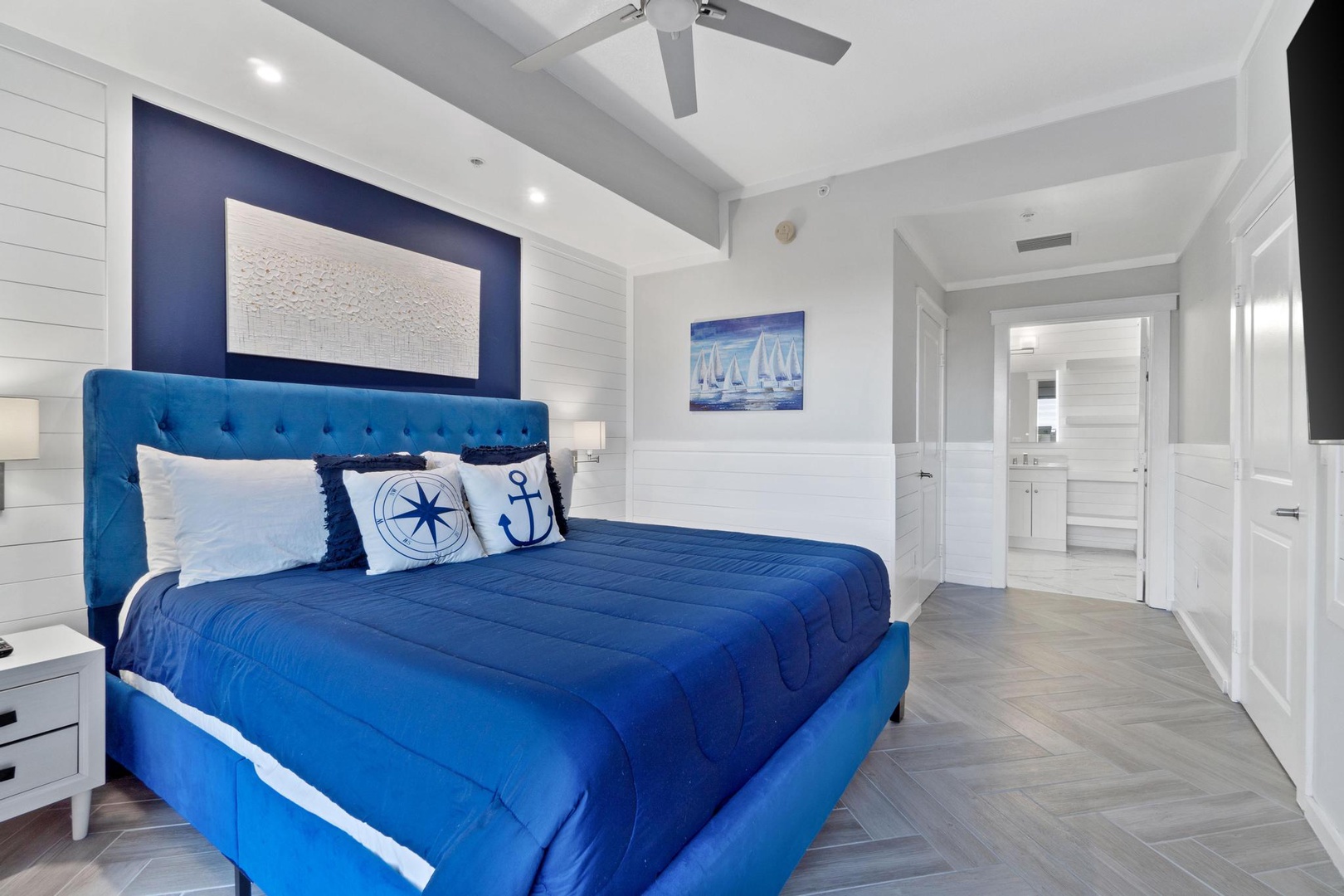 Master bedroom with king size bed and a twin bed-Sleeps 3