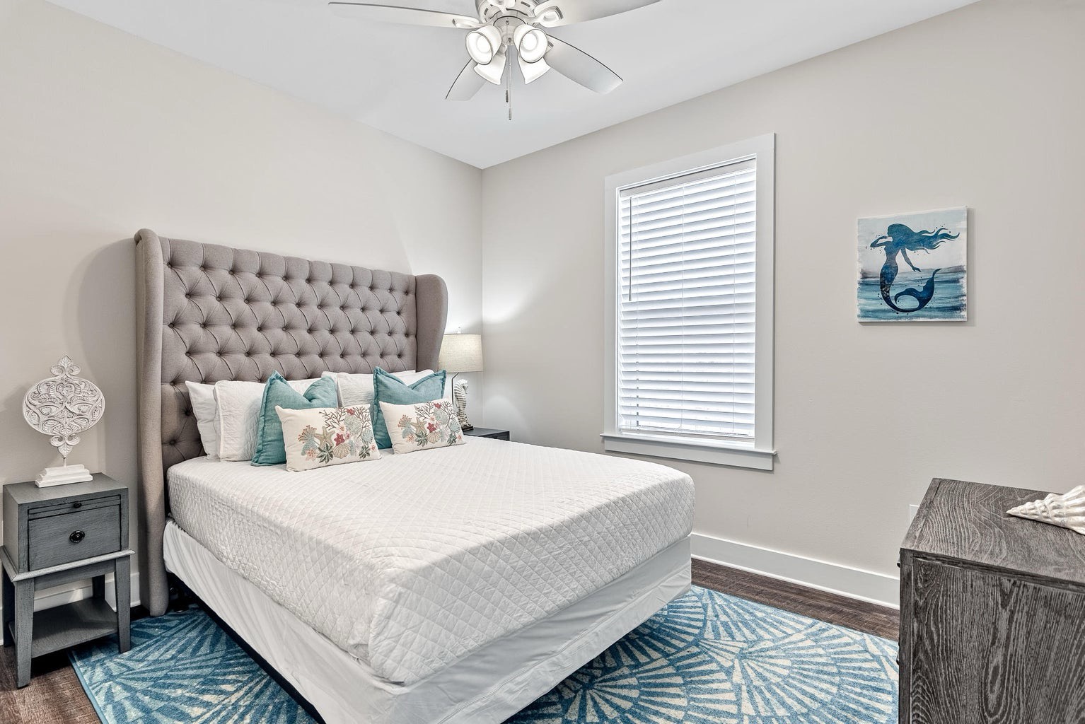 Bedroom with queen bed
