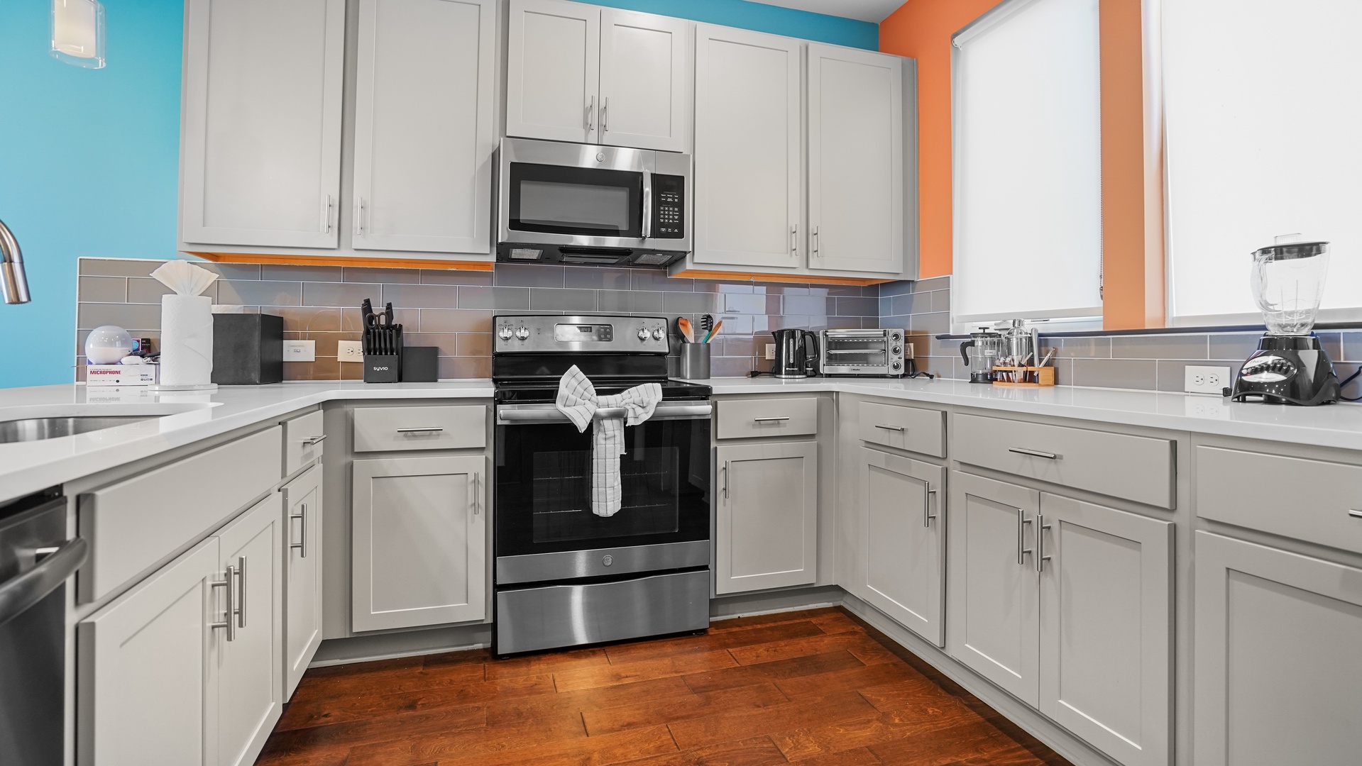 Full kitchen