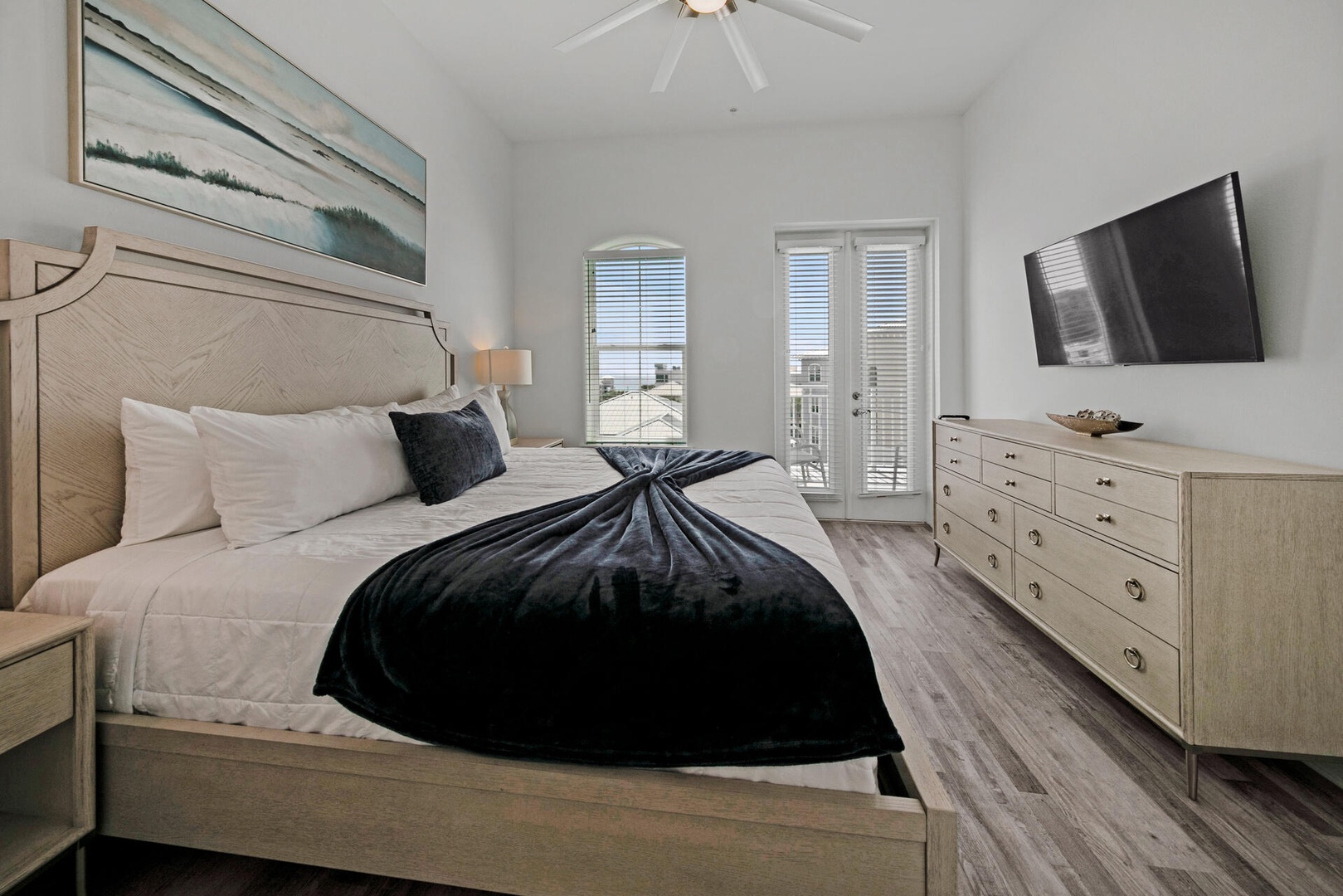 Ensuite Queen Bedroom with Balcony Access