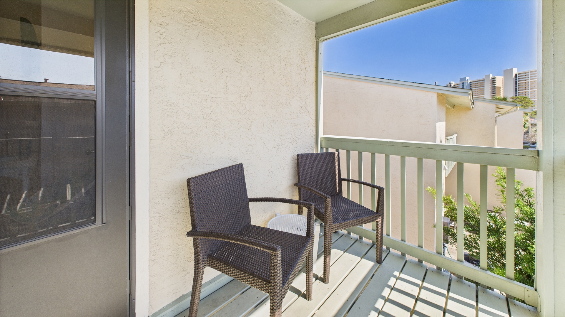Balcony with seating