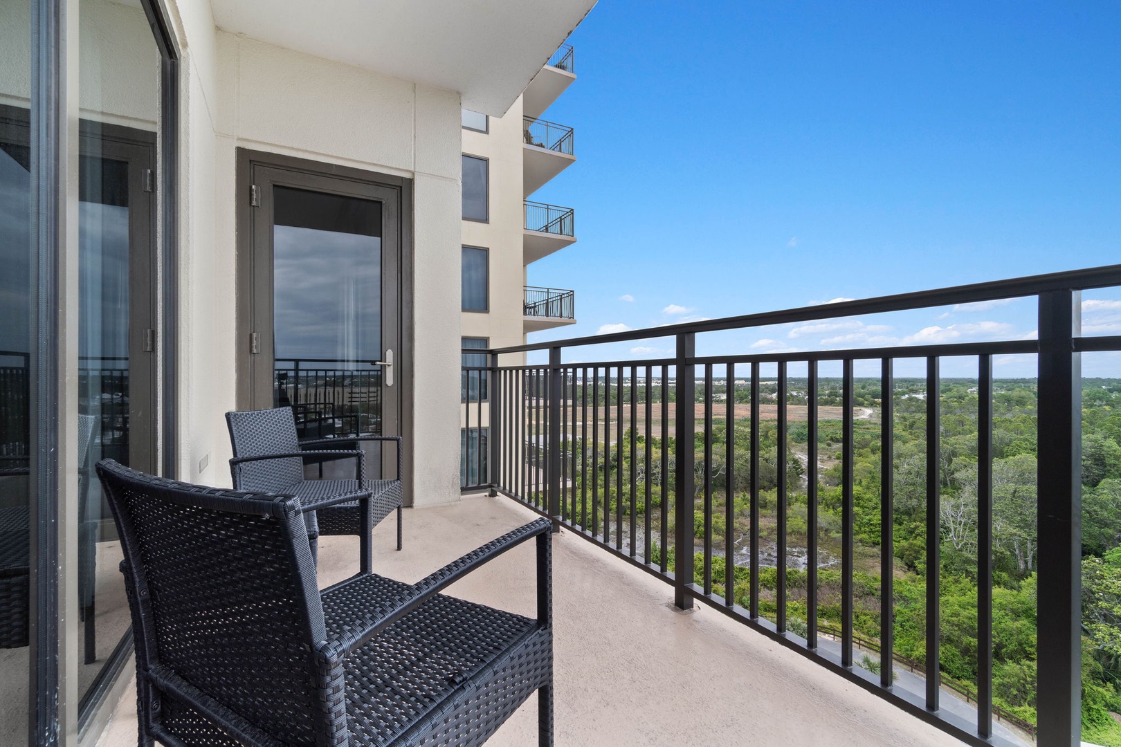 Balcony with seating