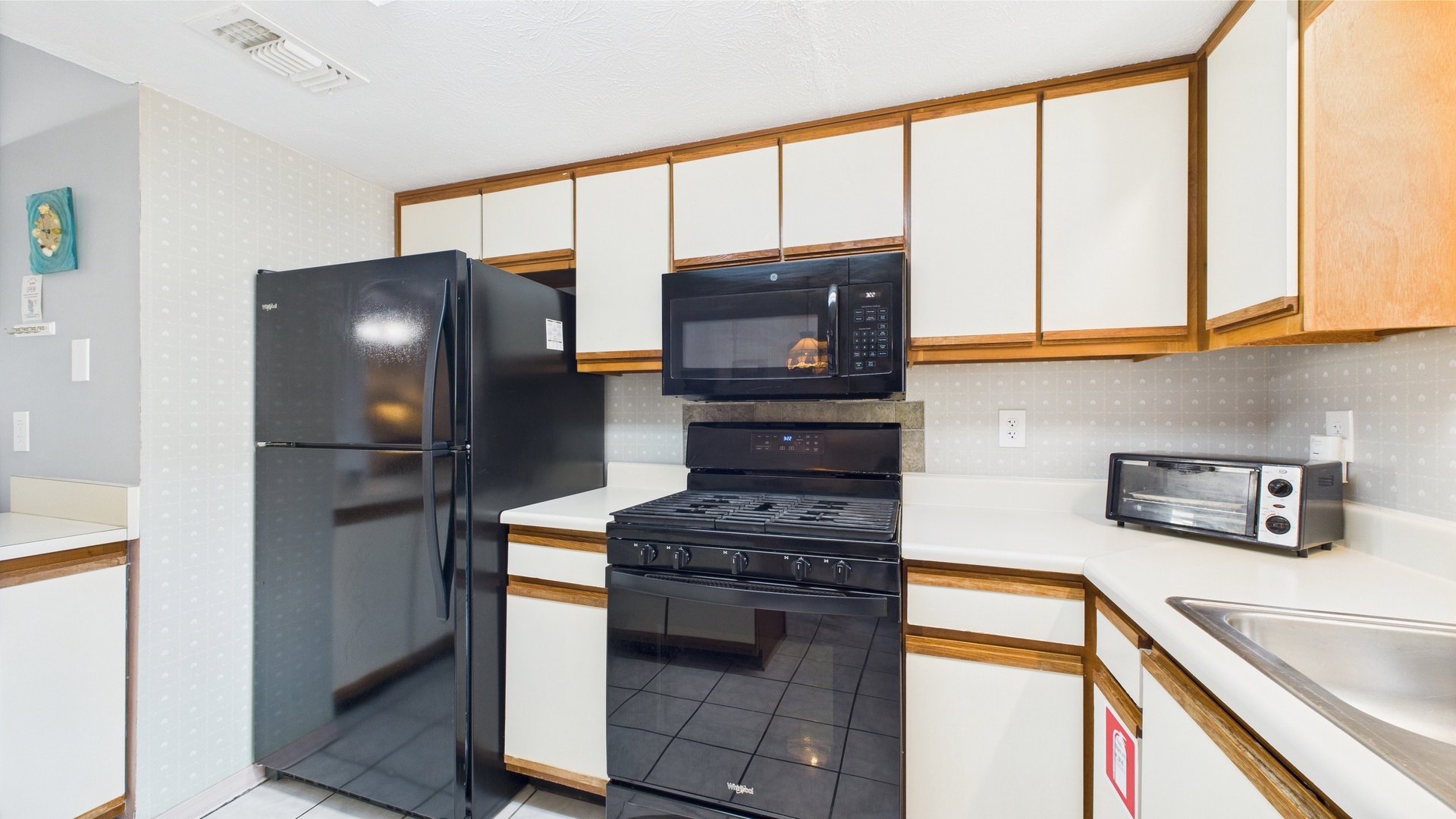 Fully applianced kitchen with all the cooking essentials