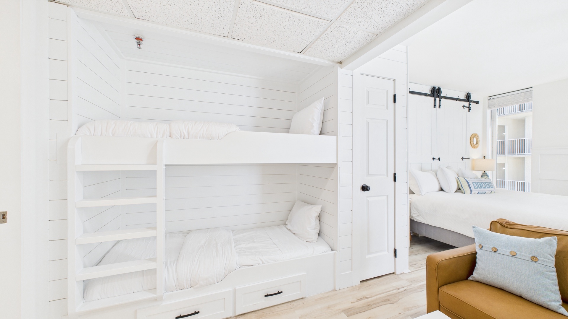 Bunk nook with two twin beds