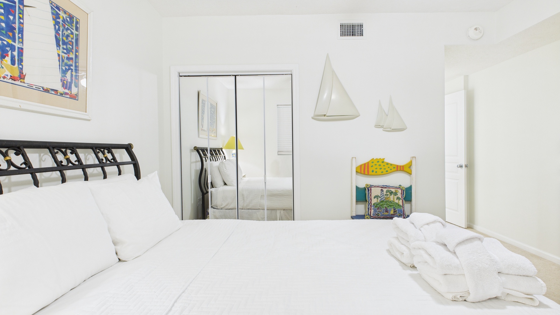Guest bedroom with queen bed and ensuite bathroom (sleeps 2)