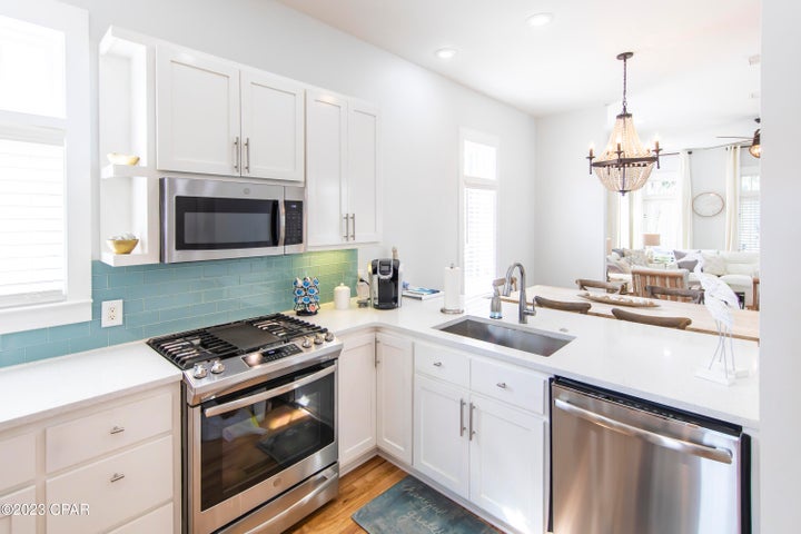 Fully applianced kitchen