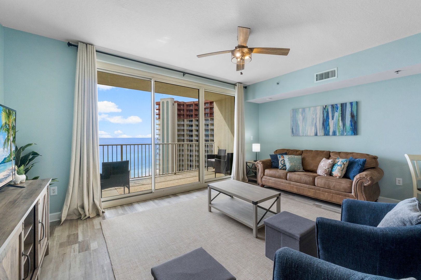Living room & balcony access