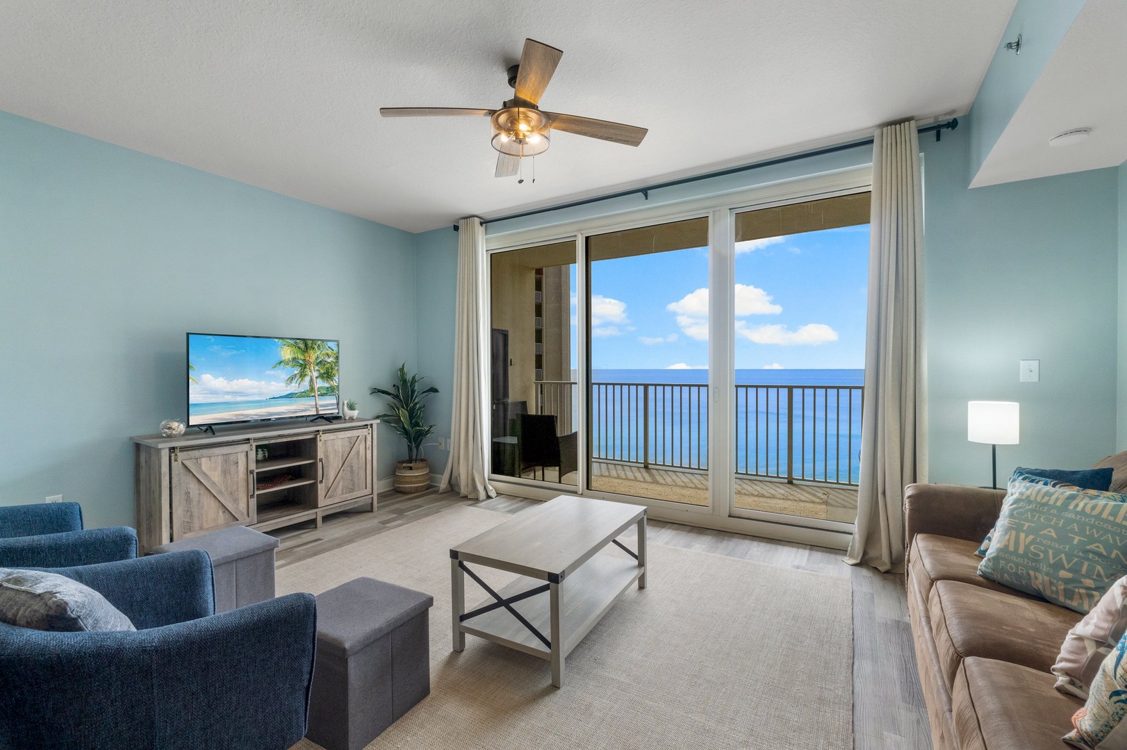 Gorgeous View from the living room and Balcony