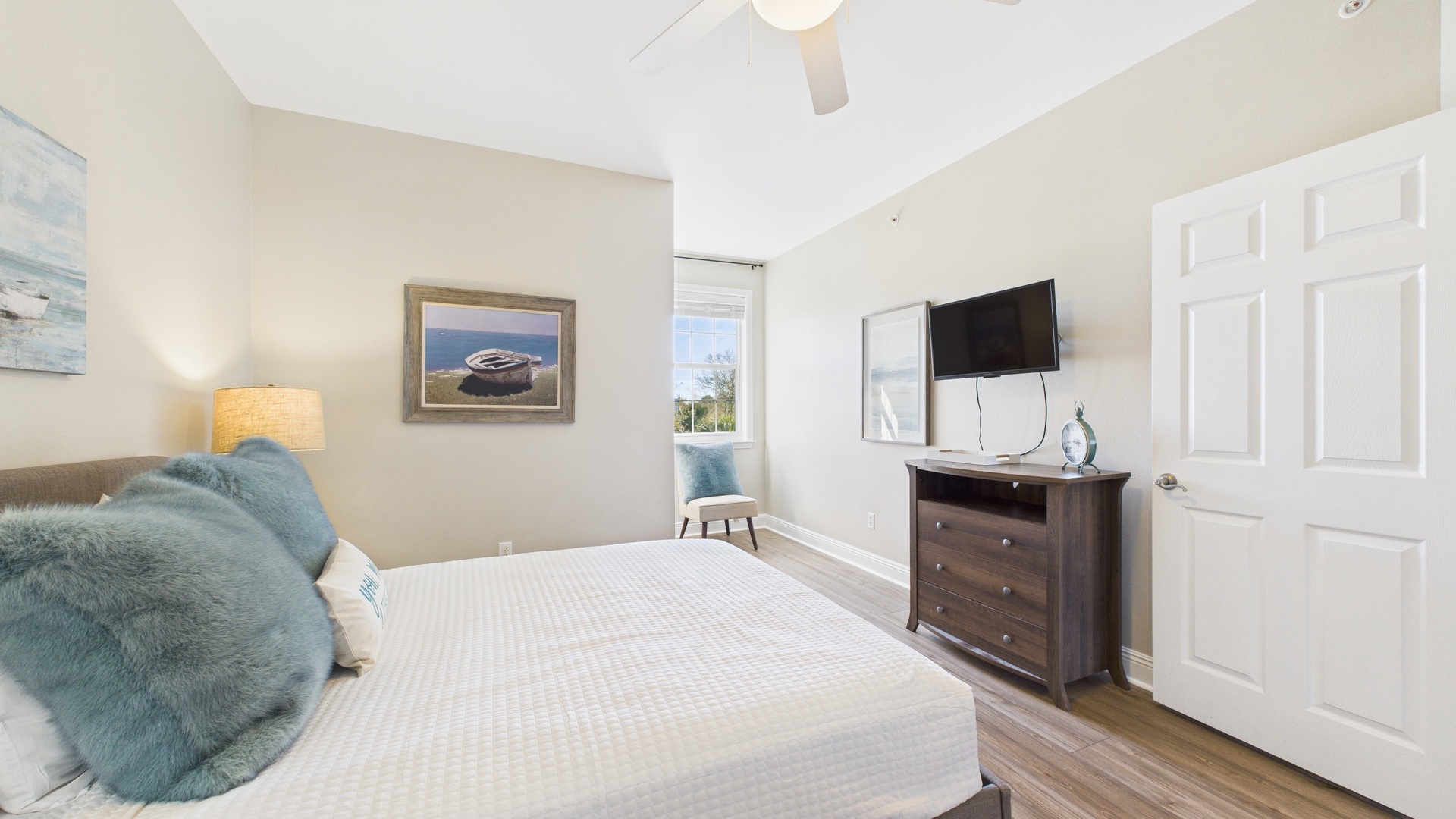 Bedroom with queen bed and TV